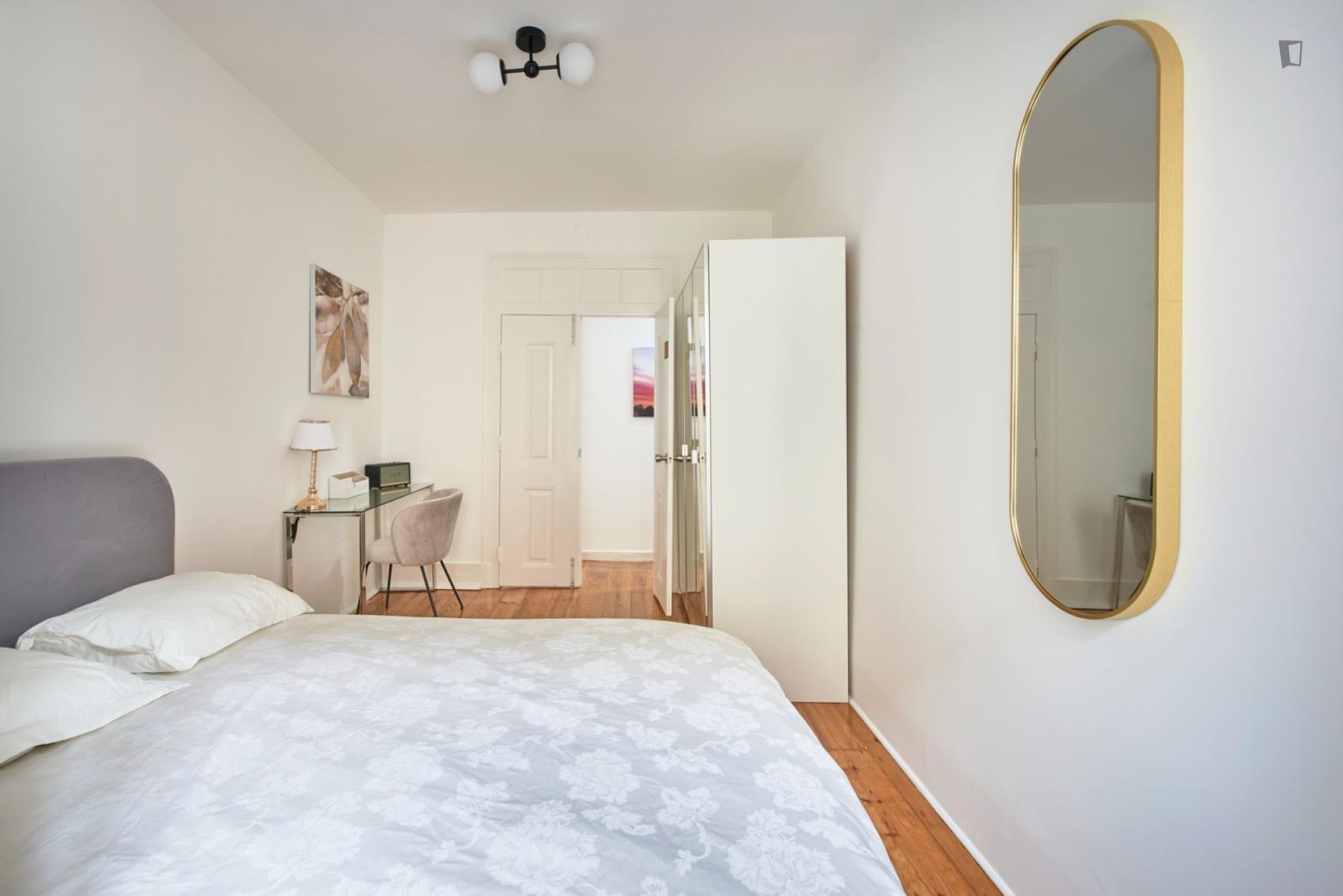 Cozy Single Bedroom With Balcony - Cozy single bedroom with balcony - Gallery - 1