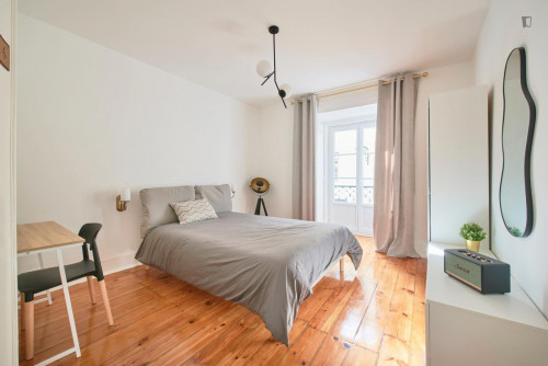 Appealing single bedroom with balcony