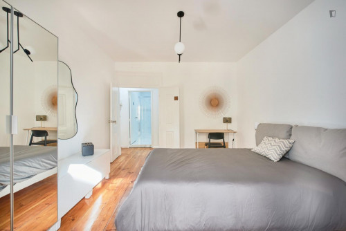 Appealing single bedroom with balcony