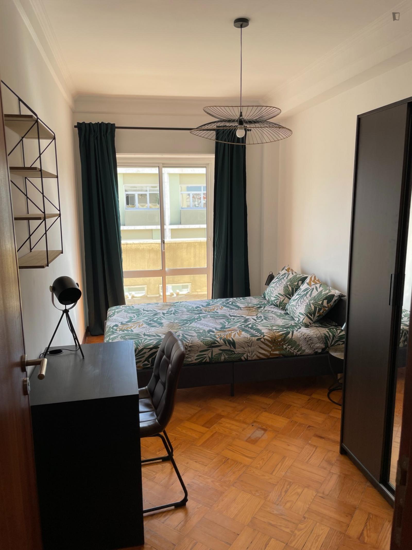 Attractive Single Bedroom With Balcony - Attractive single bedroom with balcony - Gallery - 1