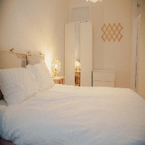 Cozy single bedroom
