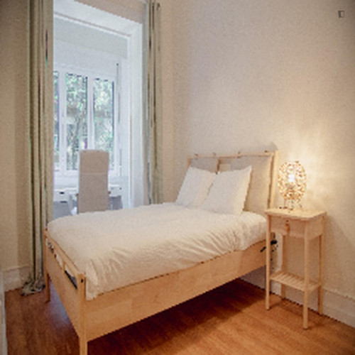 Cozy single bedroom