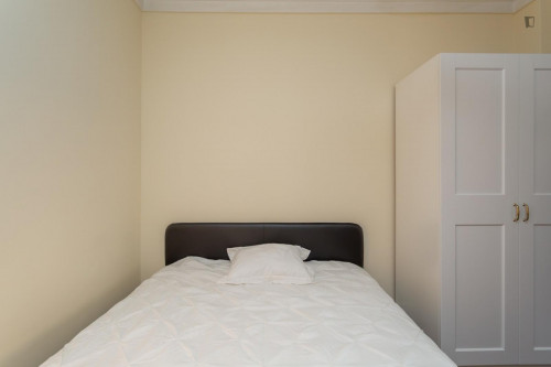 Cozy single bedroom with balcony  - Gallery -  5