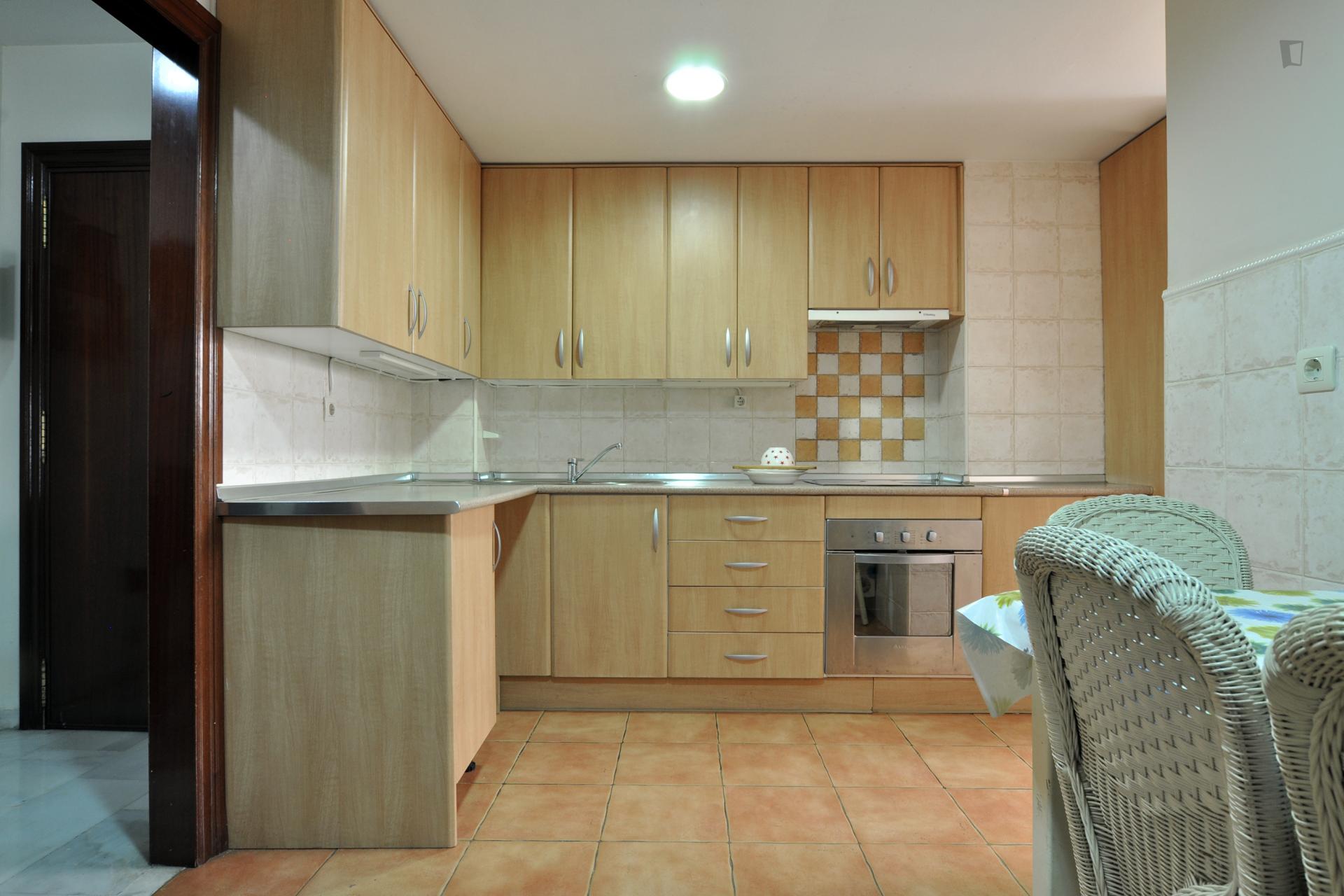 Nice single ensuite bedroom in a 4-bedroom apartment 15' walking from Campus Universitario