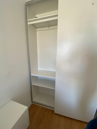 Great looking single bedroom with balcony