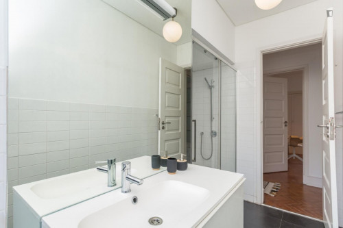 Attractive single bedroom