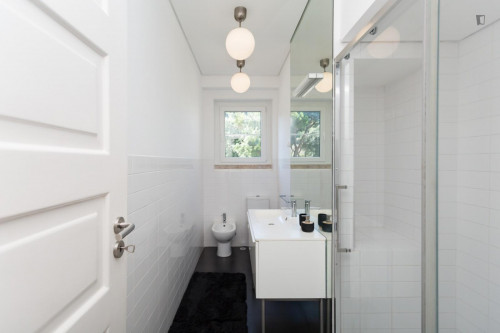 Attractive single bedroom