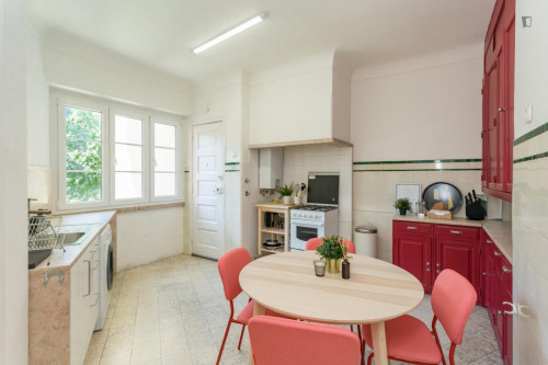 Attractive single bedroom