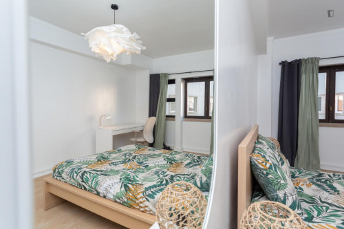 Great looking single bedroom