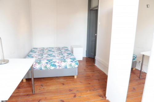 Attractive single bedroom with balcony