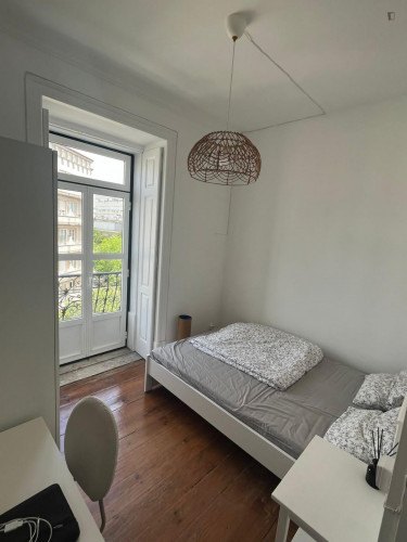 Great looking single bedroom with balcony