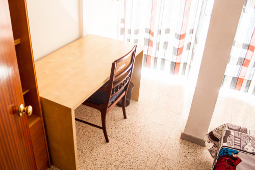 Cute single bedroom in a 3-bedroom flat, in Triana