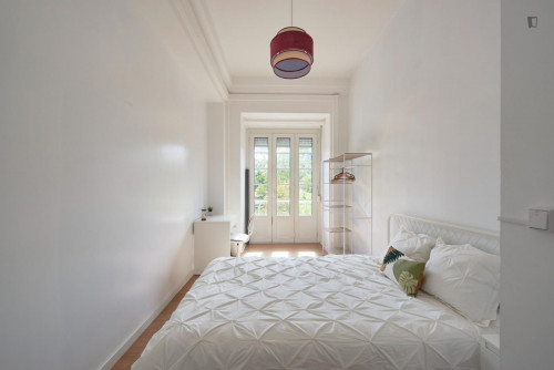 Great looking single bedroom with balcony