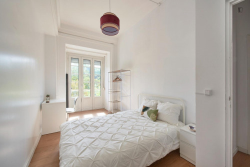 Great looking single bedroom with balcony