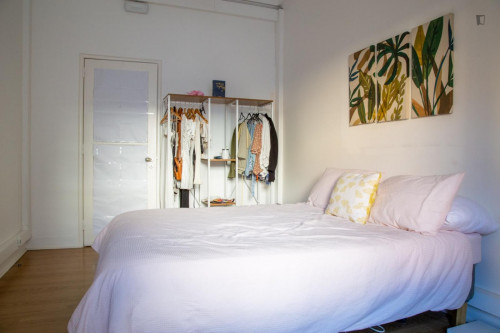 Appealing single bedroom