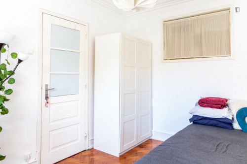 Attractive single bedroom