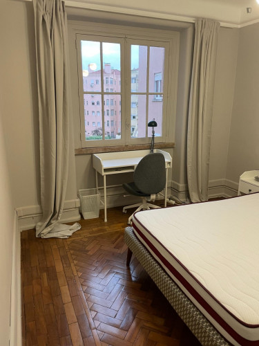 Attractive single bedroom