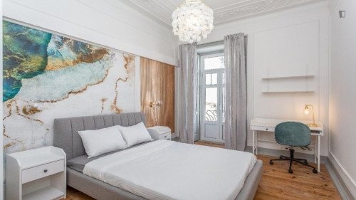 Great looking single bedroom with balcony