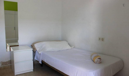 Cozy room in a flat shared with Erasmus students (92)