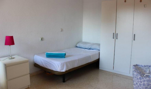 Bright room in Triana in shared students flat (94)