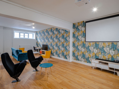 Renovated Stunning Complex w/ Workspaces + Terrace + Table Tennis