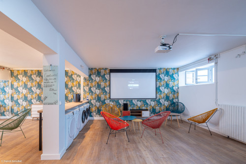 Renovated Stunning Complex w/ Workspaces + Terrace + Table Tennis