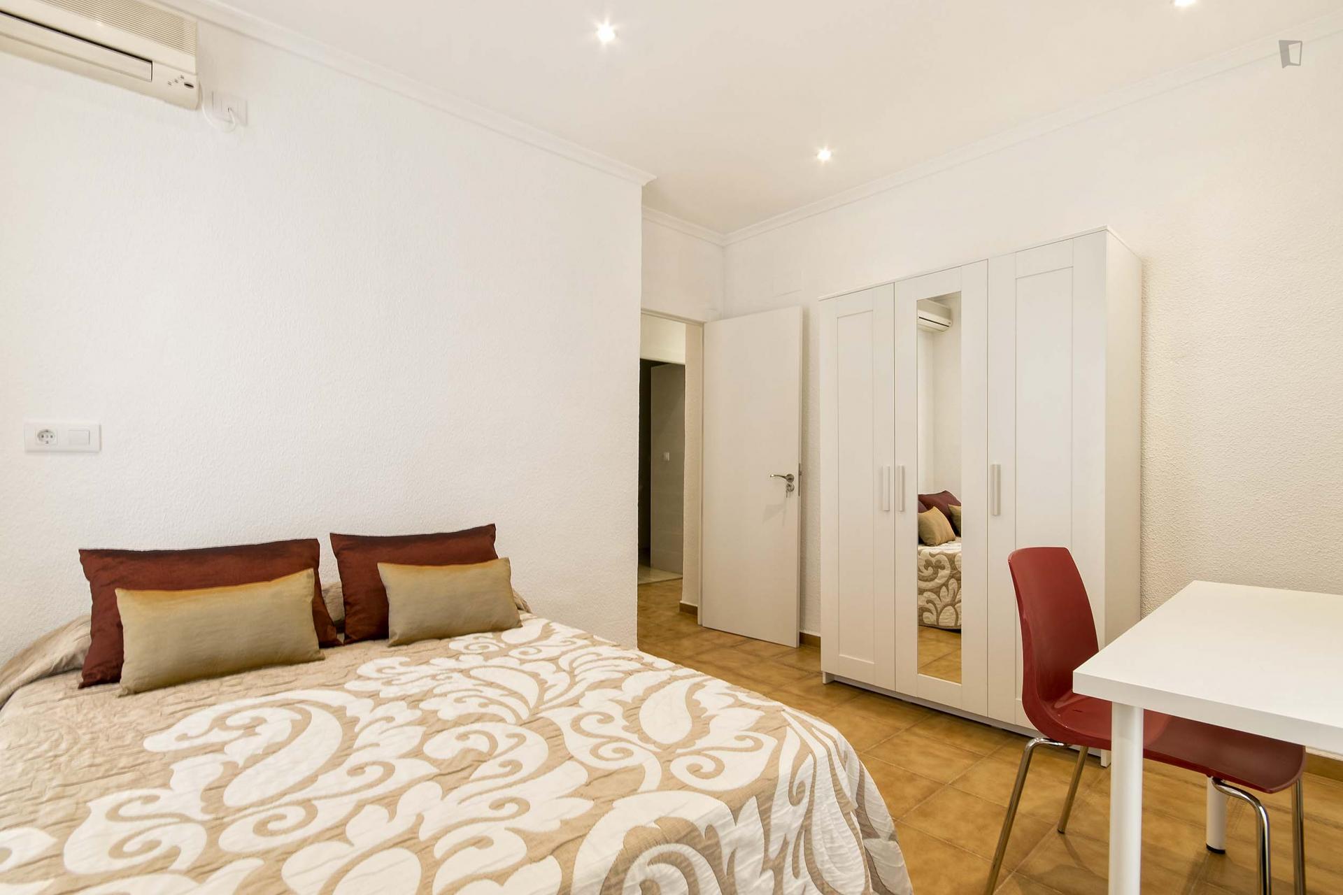 Charming double bedroom near Plaça Gabriel Miró