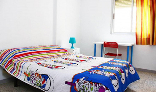 Lovely room in 3-bedroom apartment in Triana REF: 109