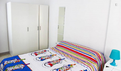 Lovely room in 3-bedroom apartment in Triana REF: 109
