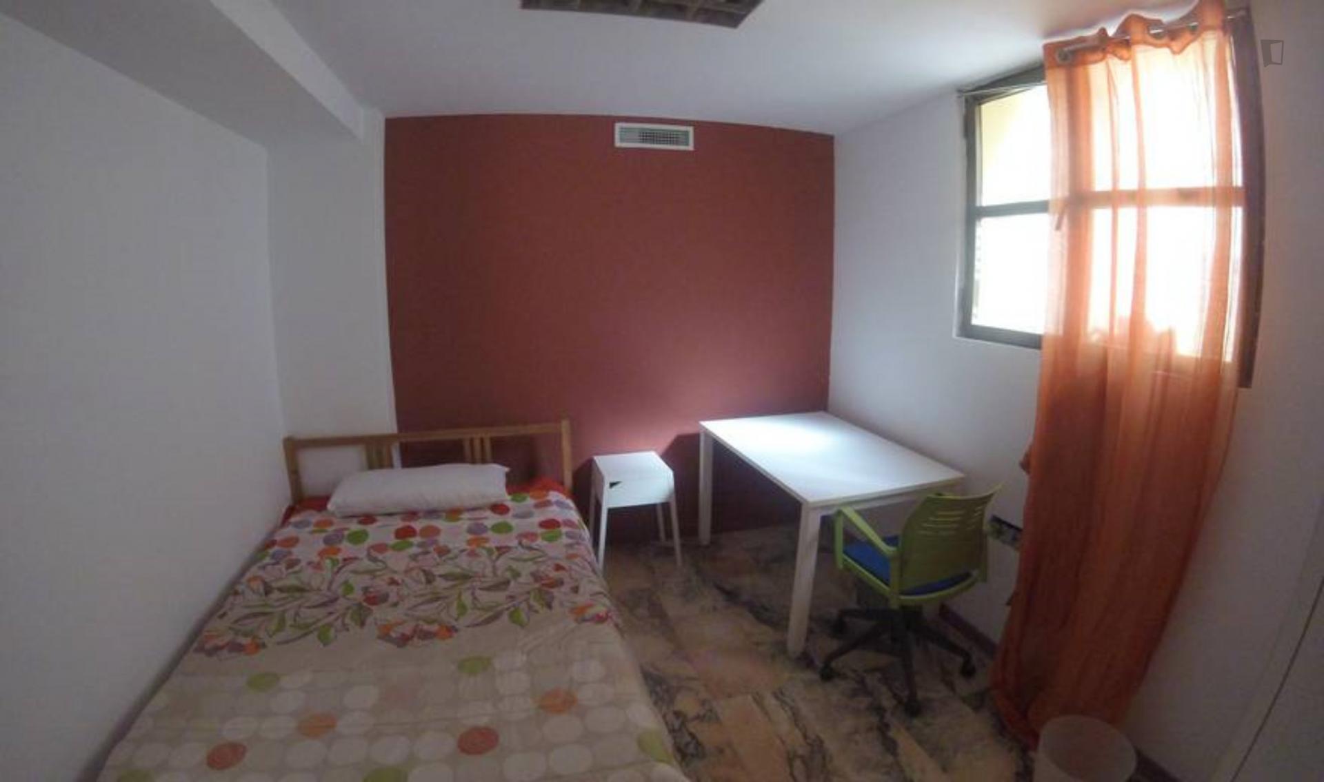 Beautiful suit in a student house few steps from Plaza de España