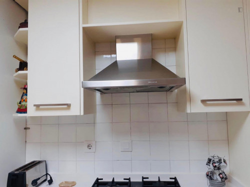 Single bedroom in a 10-bedroom flat, near Universidad de Sevilla
