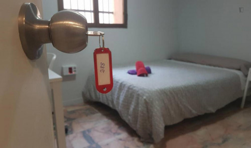 Perfect kingsize bed room for student girl in the city center P18_7(288)
