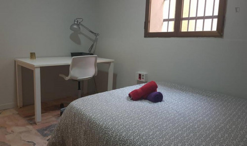 Perfect kingsize bed room for student girl in the city center P18_7(288)