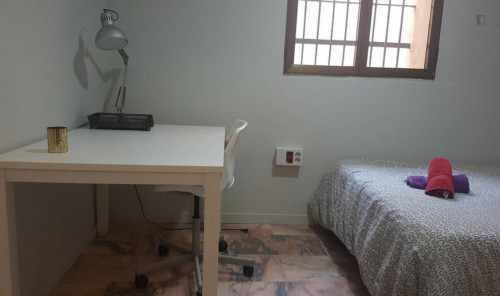 Perfect kingsize bed room for student girl in the city center P18_7(288)