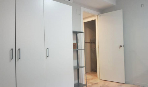 Perfect kingsize bed room for student girl in the city center P18_7(288)