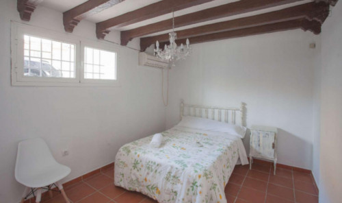 Beautiful single bedroom in a student flat, in Porvenir