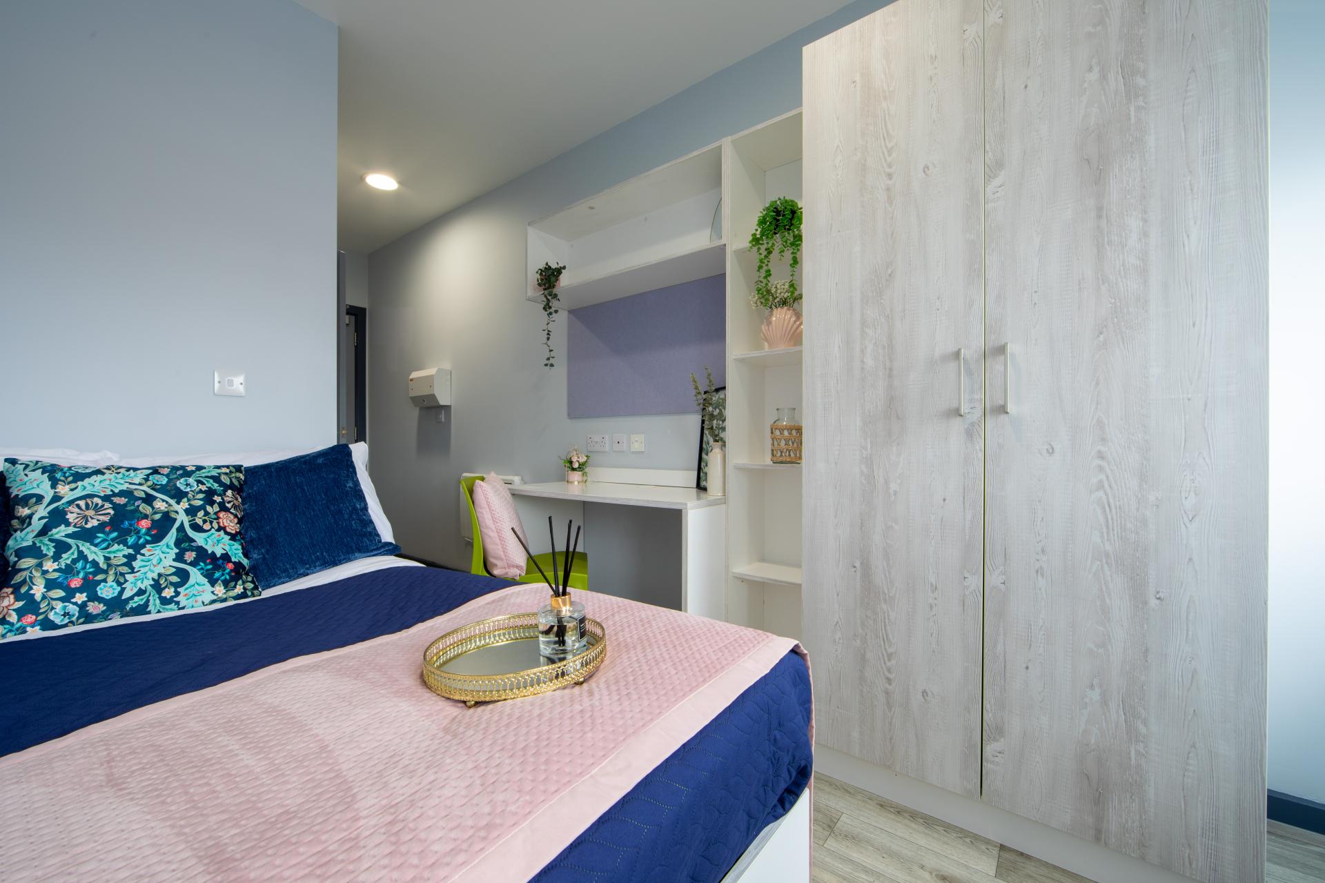 Silver En-Suite - Archer House - Gallery - 41