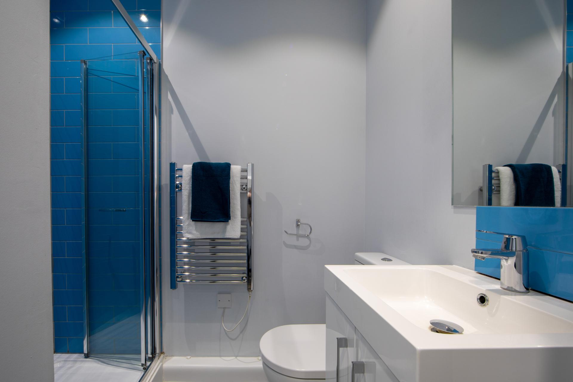 Silver En-Suite - Archer House - Gallery - 67