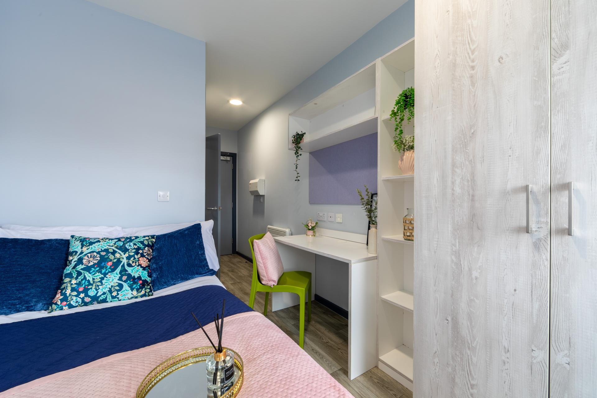 Silver En-Suite - Archer House - Gallery - 73