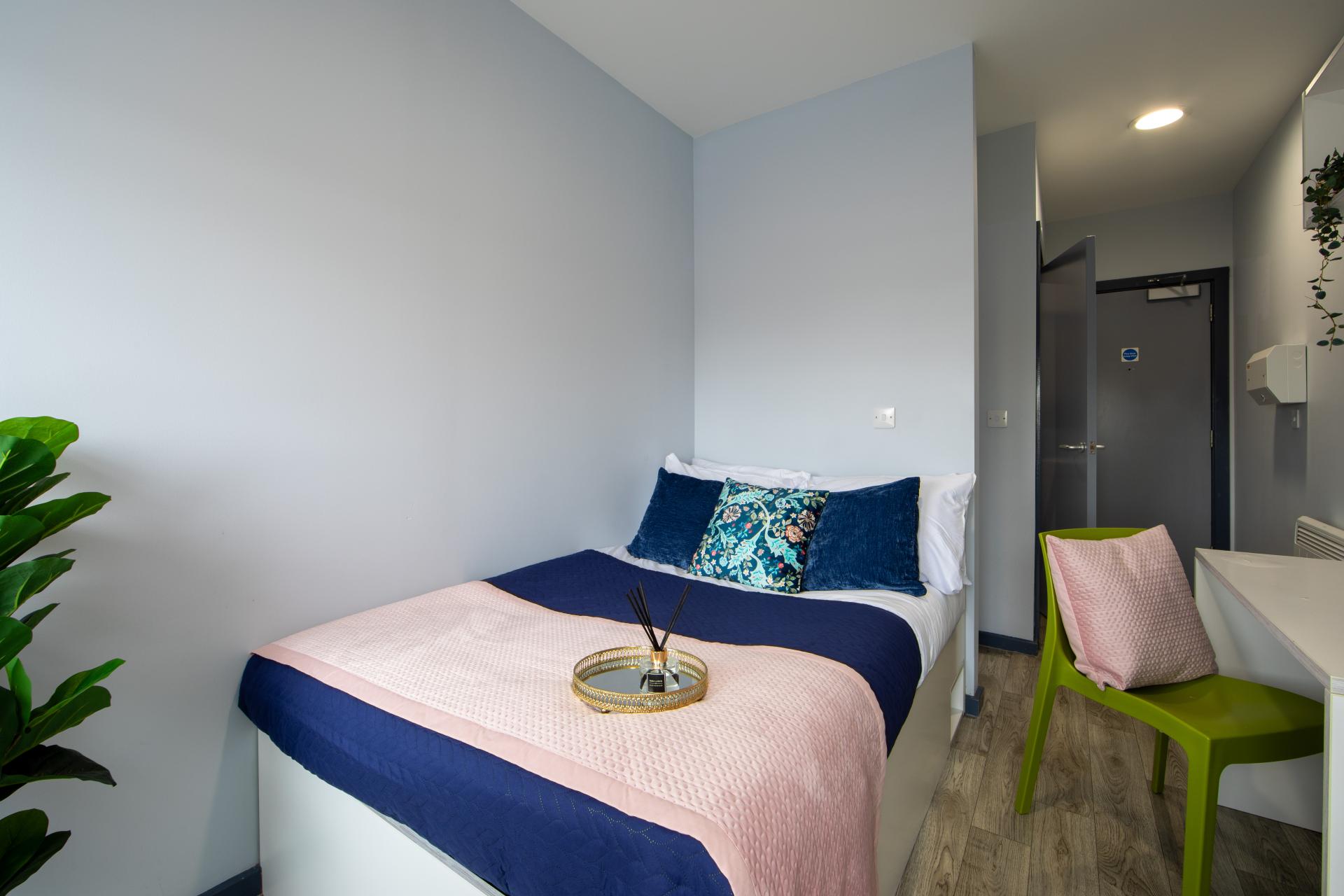 Silver En-Suite - Archer House - Gallery - 72
