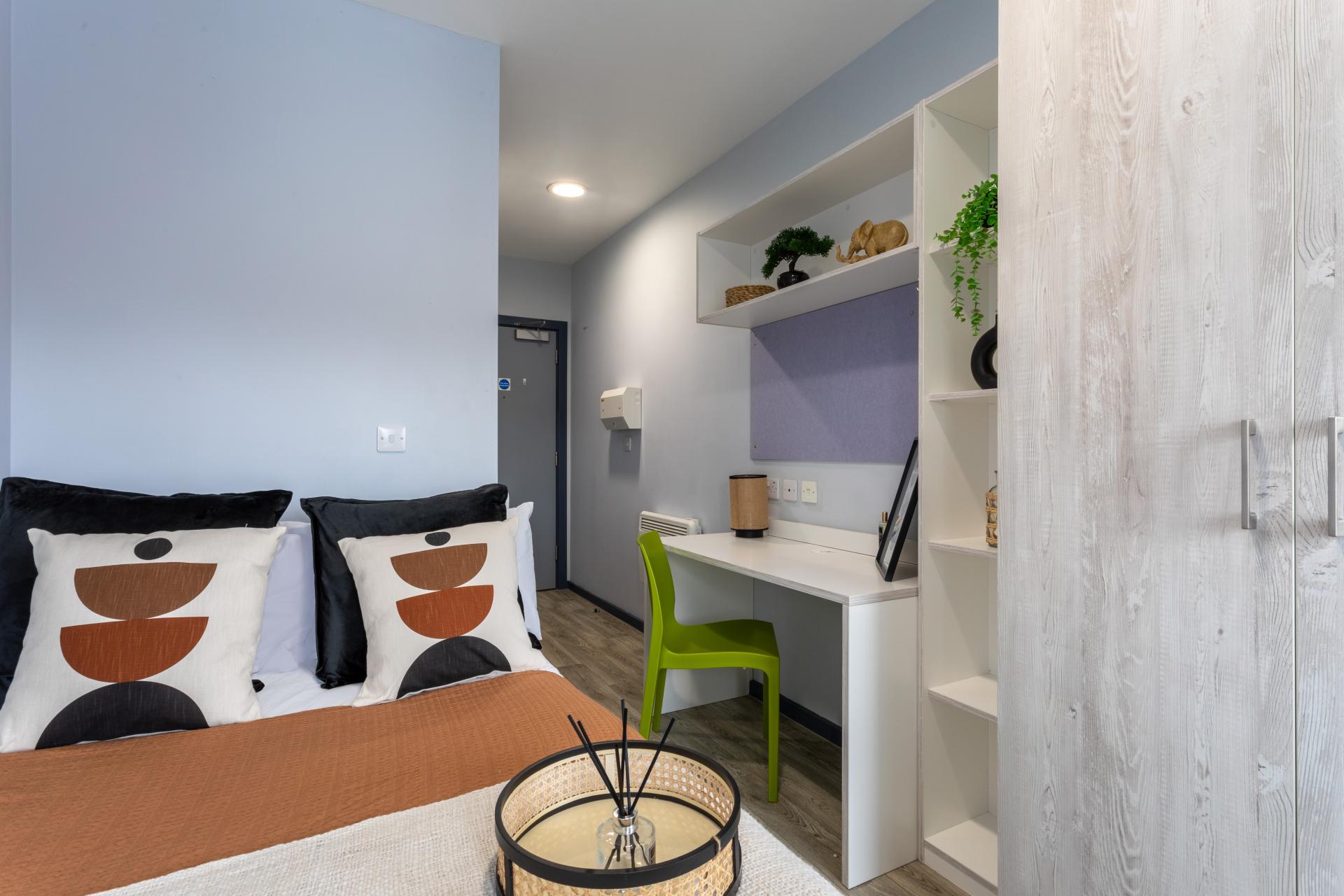 Silver En-Suite - Archer House - Gallery - 58