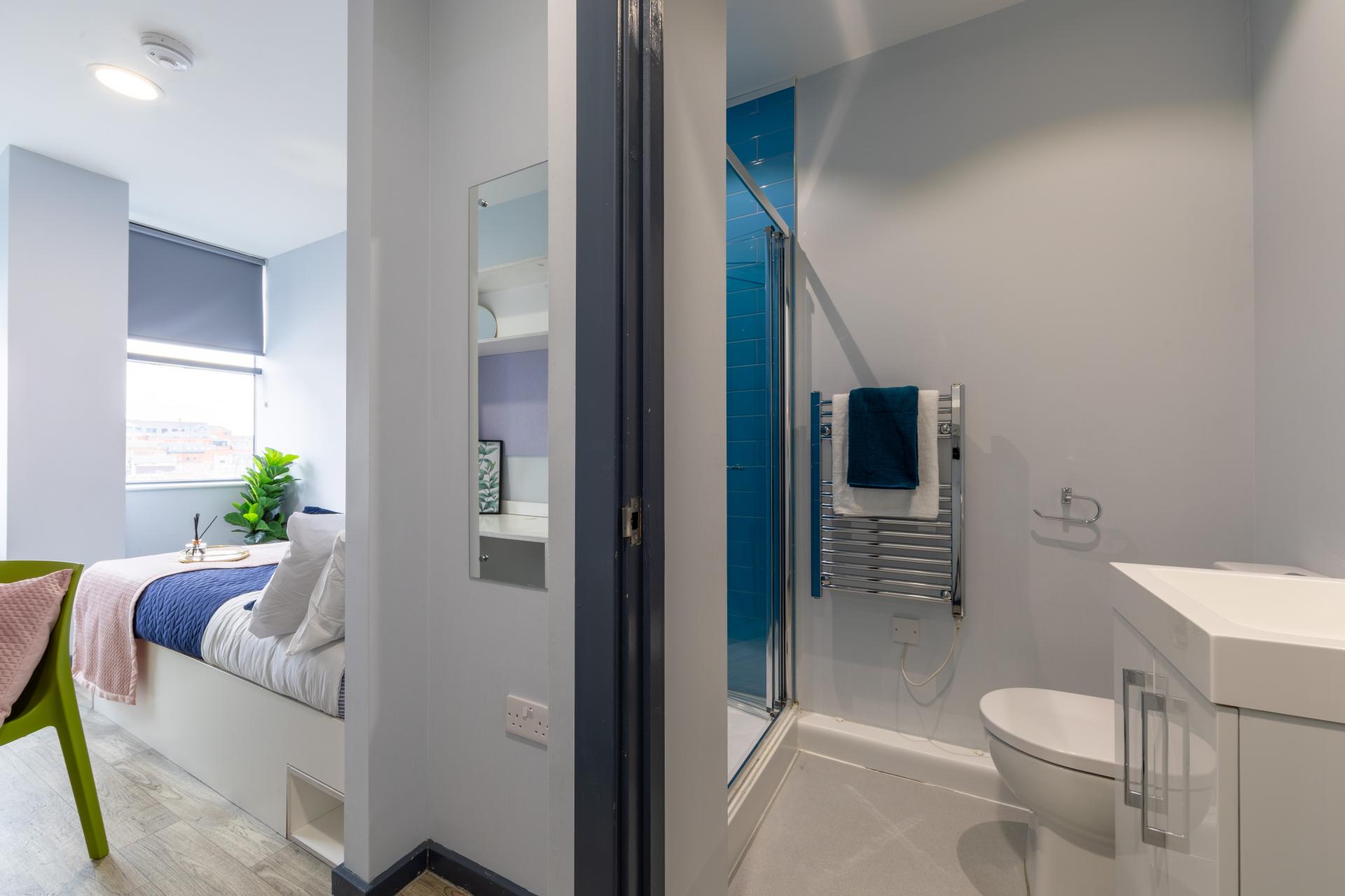 Silver En-Suite - Archer House - Gallery - 89