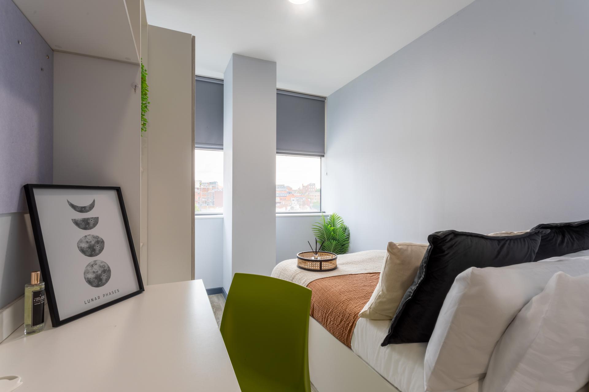 Silver En-Suite - Archer House - Gallery - 53