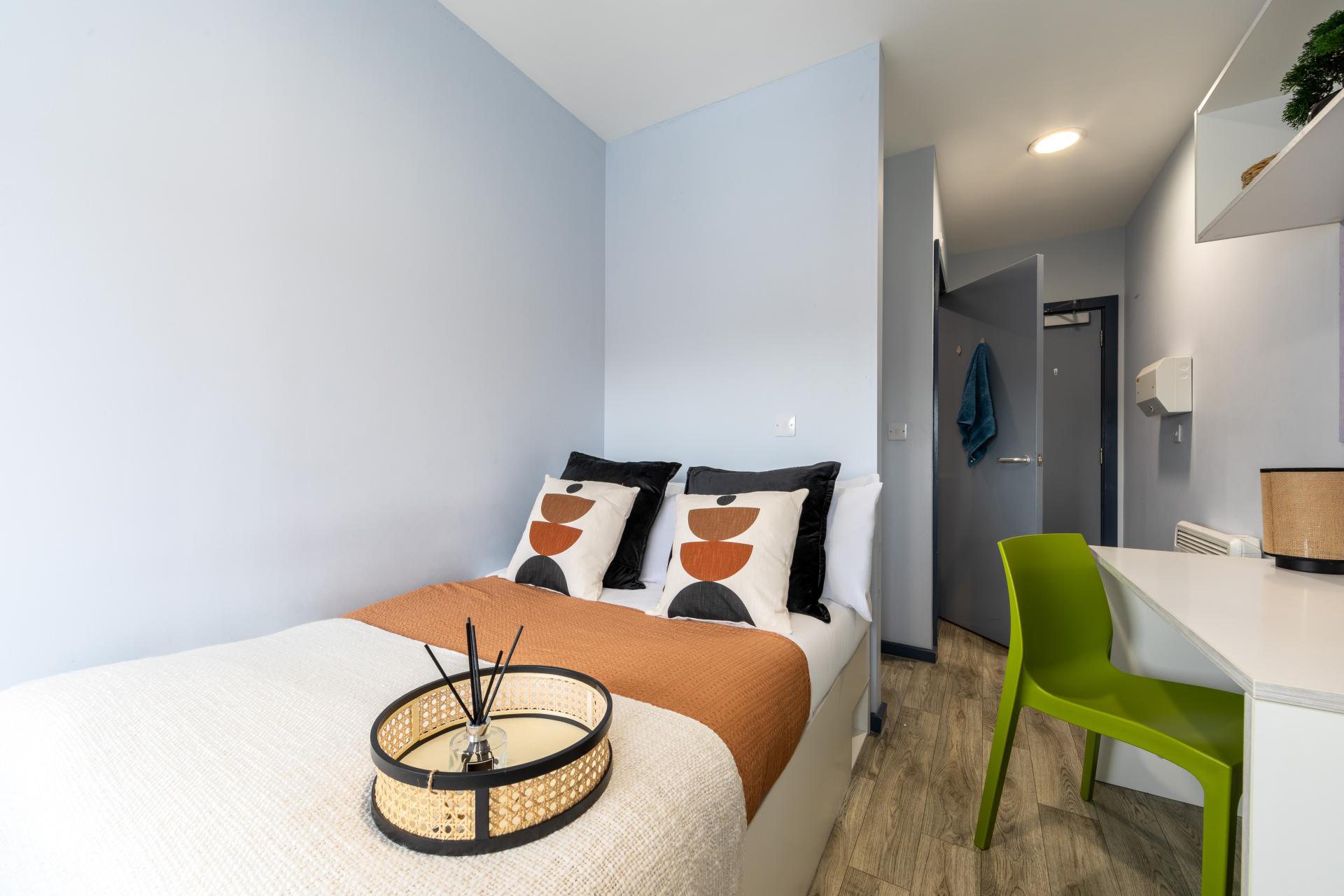 Silver En-Suite - Archer House - Gallery - 23