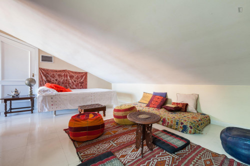 Room in an impressive house, near the University Campus, Albaicín in the center of Granada.