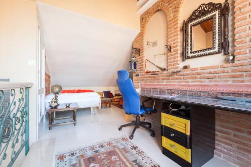 Room in an impressive house, near the University Campus, Albaicín in the center of Granada.