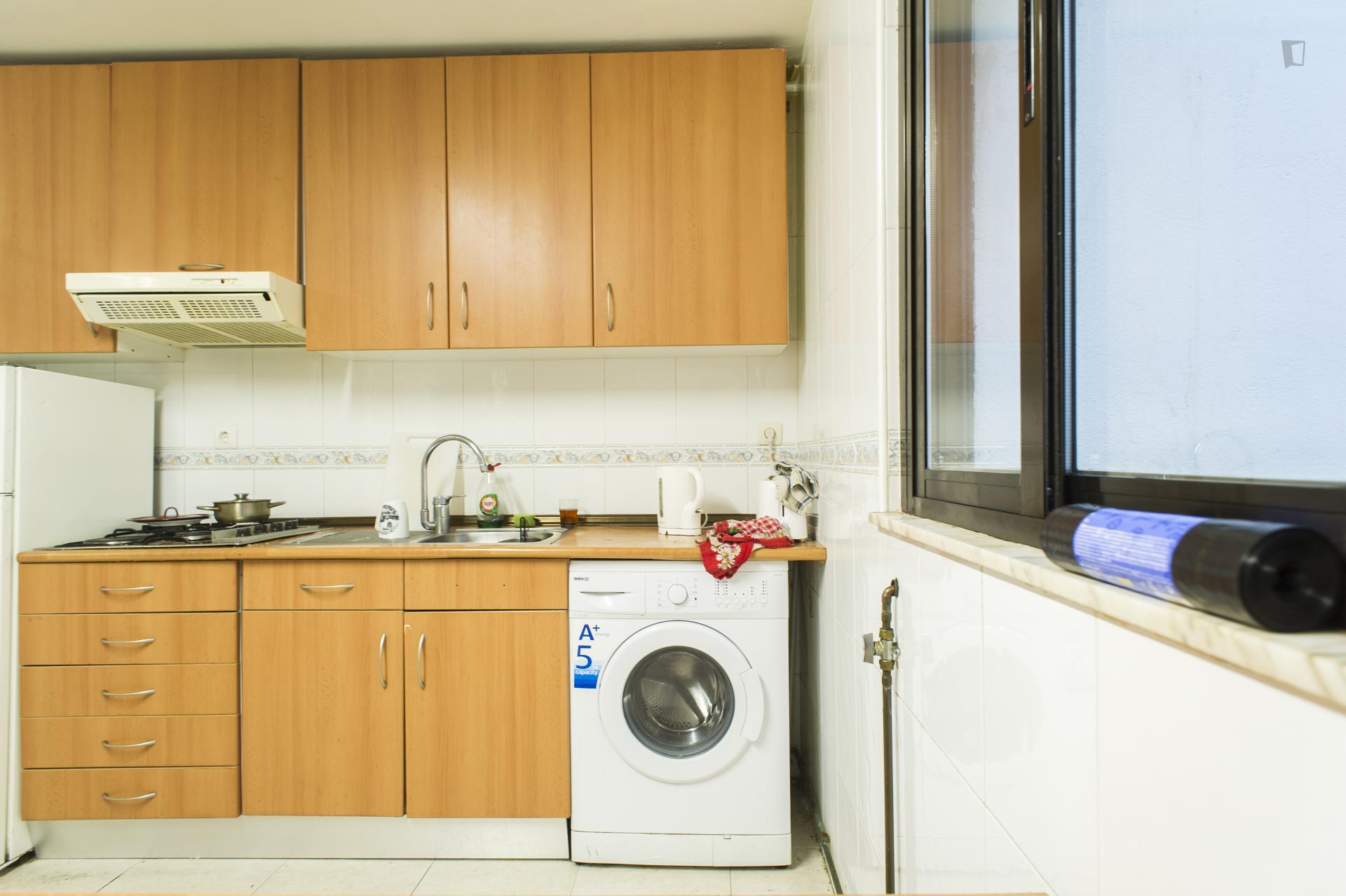 Snug single bedroom in a 6-bedroom flat, near Universidad De Salamanca