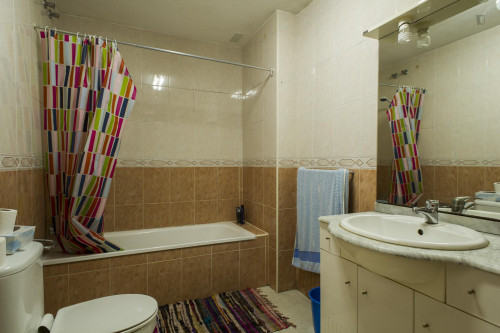 Snug single bedroom in a 6-bedroom flat, near Universidad De Salamanca - Gallery - 7