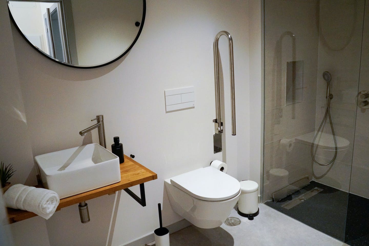  Double Room  -  Modern Coliving Experience in the Heart of Historic Santiago de Compostela  - Gallery -  30