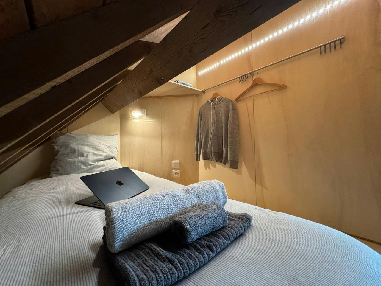 Single Cabine  -  Stylish house near Haut Lion Bus Stop Residence  - Gallery -  19